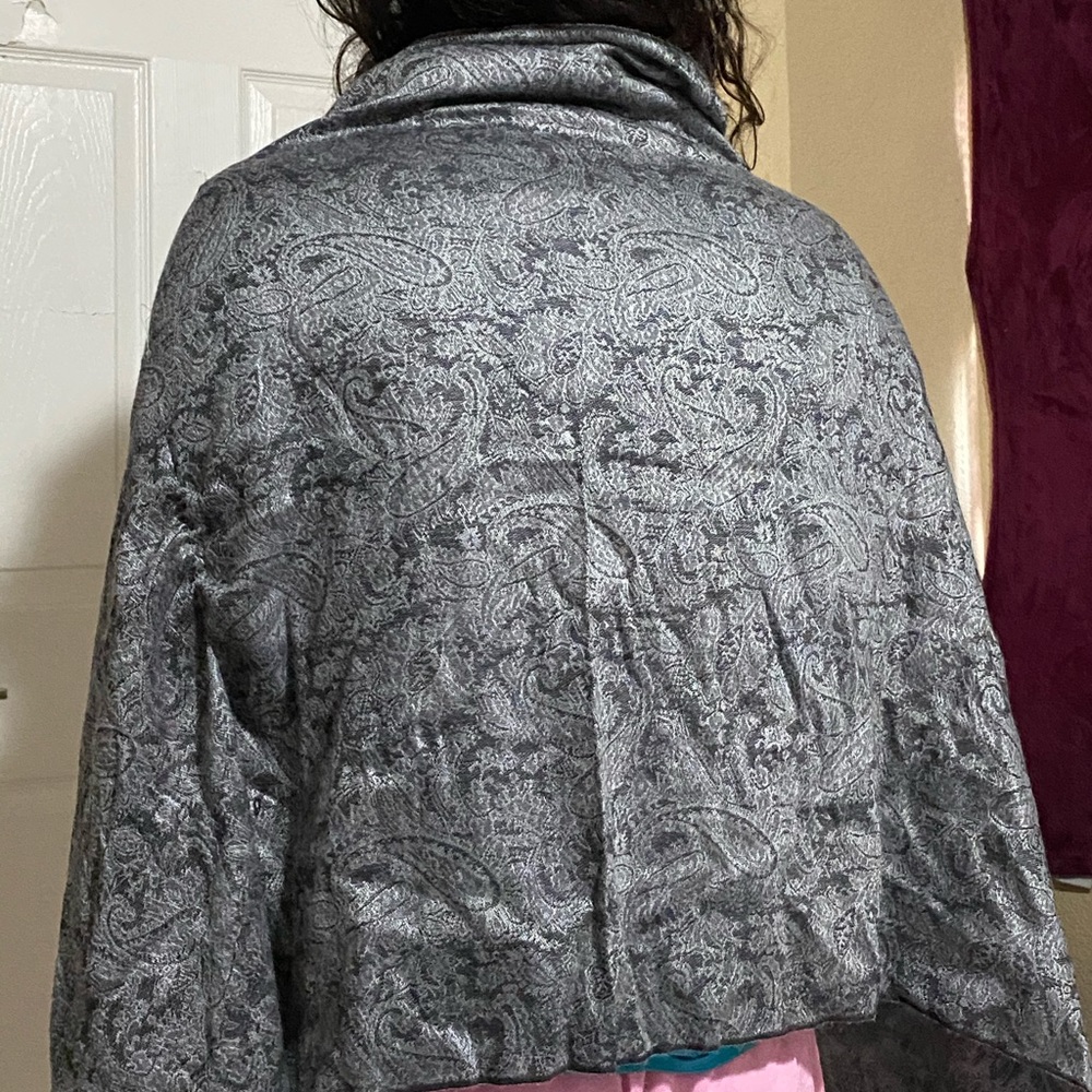 Gray pattern Shawl